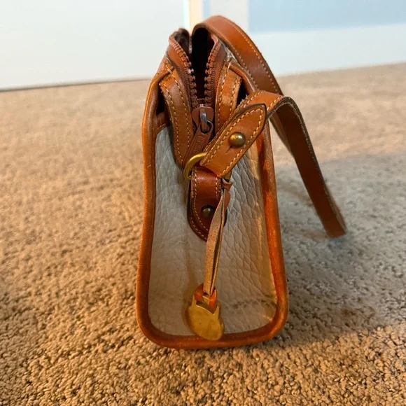 Vintage cream Dooney and Bourke crossbody - Picture 2 of 7
